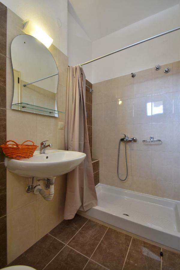 Aigli Rooms Leptokaryá Luaran gambar