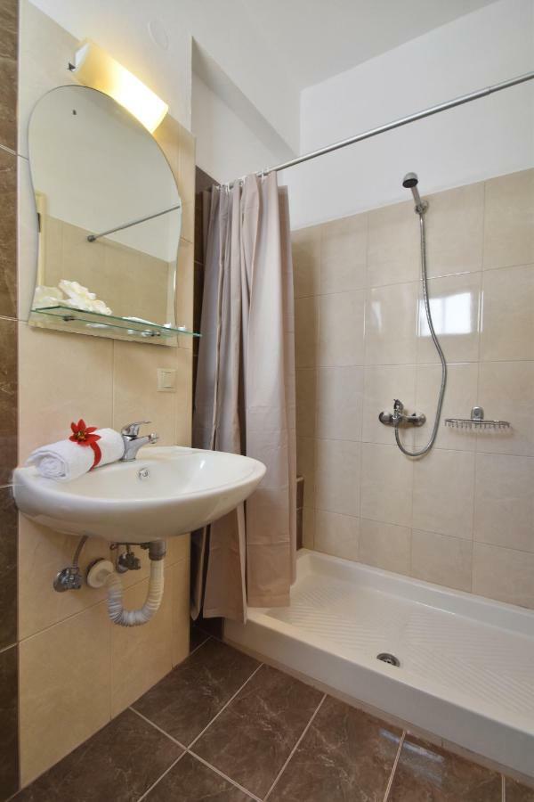 Aigli Rooms Leptokaryá Luaran gambar